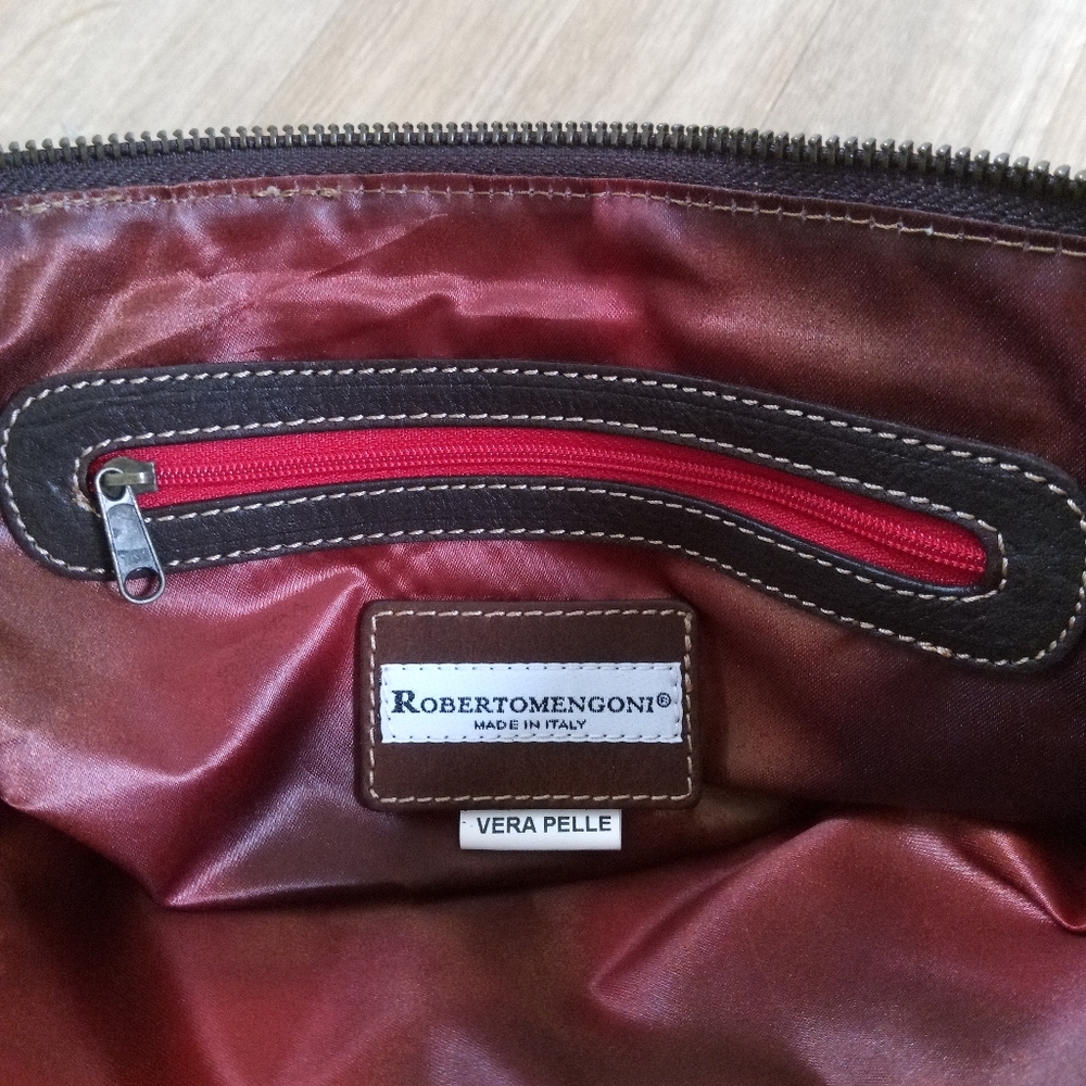 Roberto Mengoni Italian leather bag. Reinforced straps. Reinforced bottom,straps